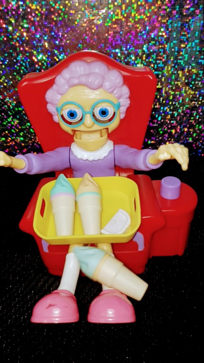 😱😱😱GREEDY GRANNY #shorts #asmr #short#viral #trending #toys