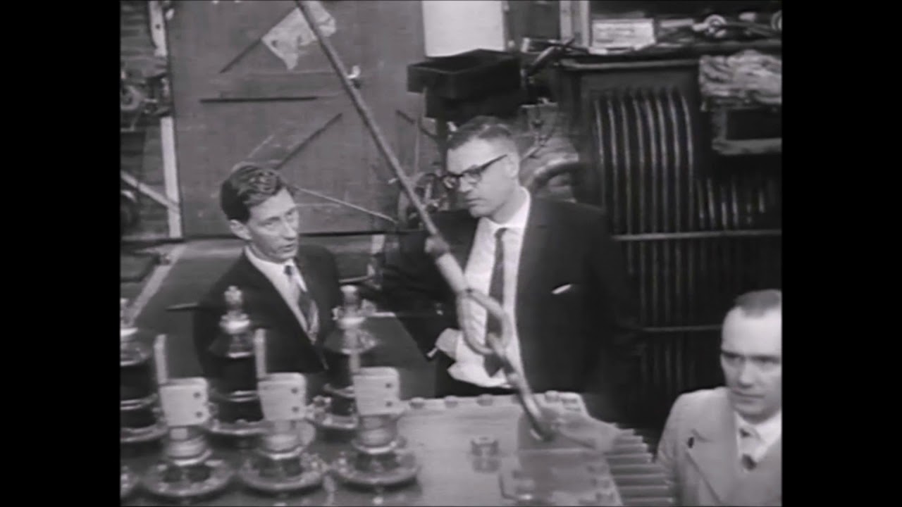 Smit Ede past de wikkelingen aan voor de transformatoren (juli 1962)