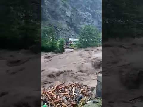 Rize’de Sel Felaketi: Üç Köprü Yıkıldı, Yollar Ulaşıma Kapandı