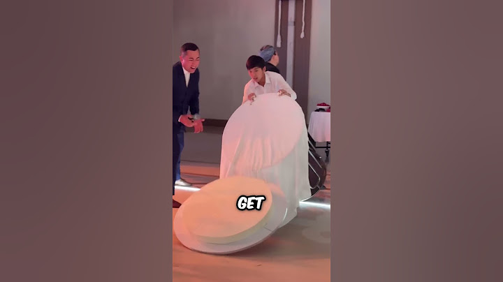 This waiter dropped the expensive wedding cake 😮