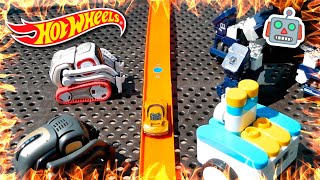 Hot Wheels Daredevil STUNS Cozmo (Robot Toy Adventure)
