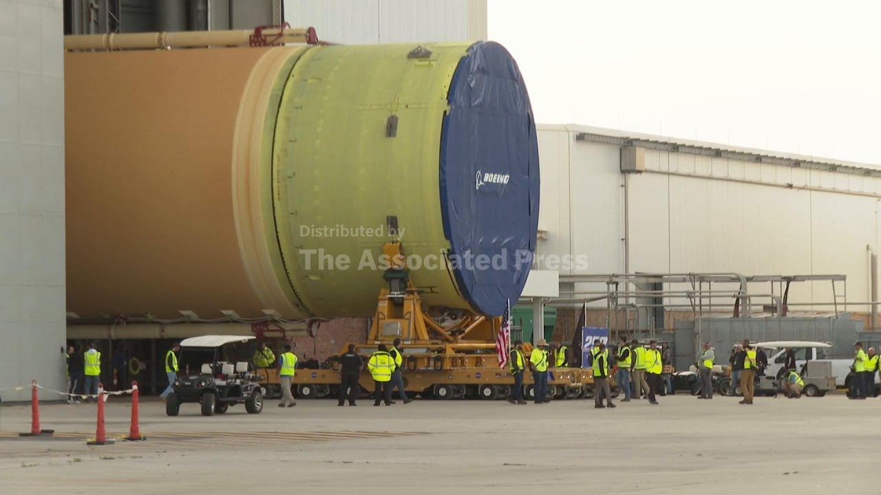 NASA rolls out core stage for next moon mission, Artemis III - YouTube