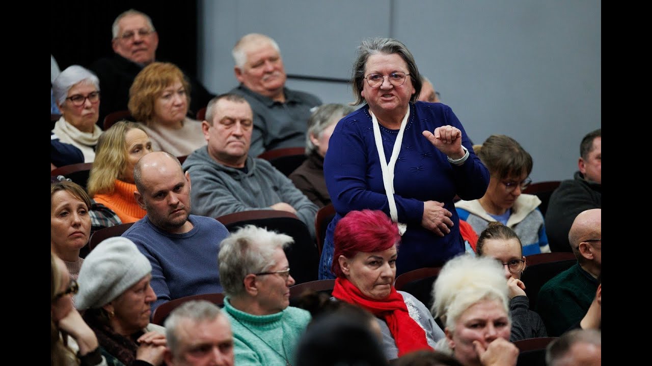 Susitikimas su gyventojais dėl Kapčiamiesčio poligono – iš arti: įsiaudrinusią publiką teko raminti