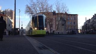 La nouvelle rame de tramway  « Urbos » circule dans les rues de Saint-Etienne by L'Essor Loire 4,185 views 7 years ago 1 minute, 5 seconds