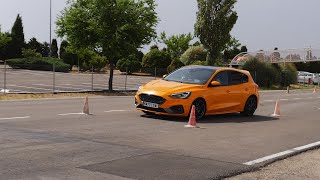 Ford Focus ST 2019 - Maniobra de esquiva (moose test) y eslalon | km77.com