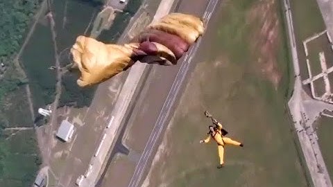 Army Skydiver Parachute Malfunction. Terrifying Moment.