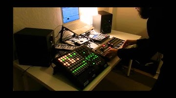 Hannes Heisster Live-Set (APC40, microKORG, MPC500, Ableton Live)