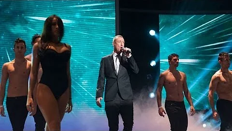 Christopher Maloney sings Abba's Fernando - Live W...