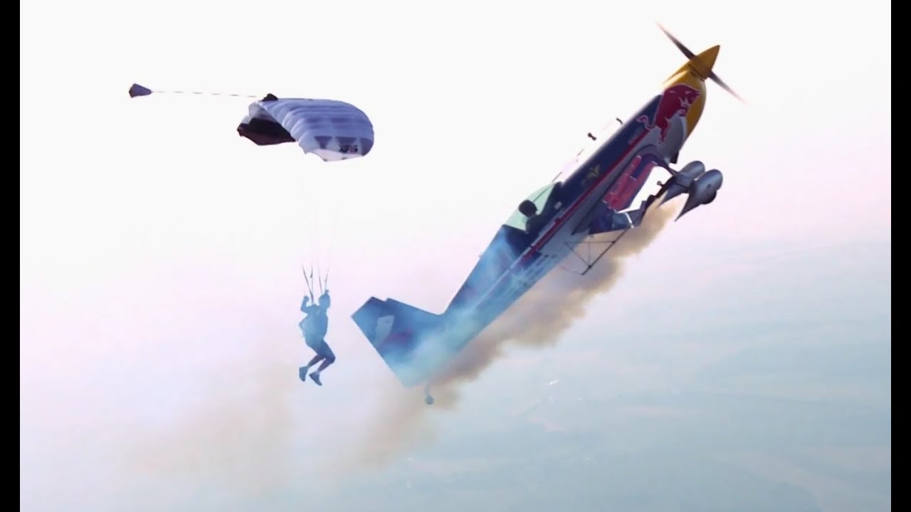 Download Airplane vs. Parachutist - Martin Sonka & Petr Mestak 2013
