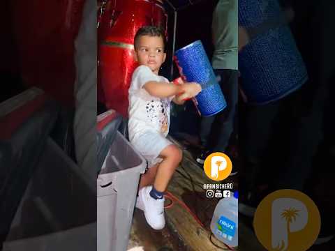 Niño Tocando Güira