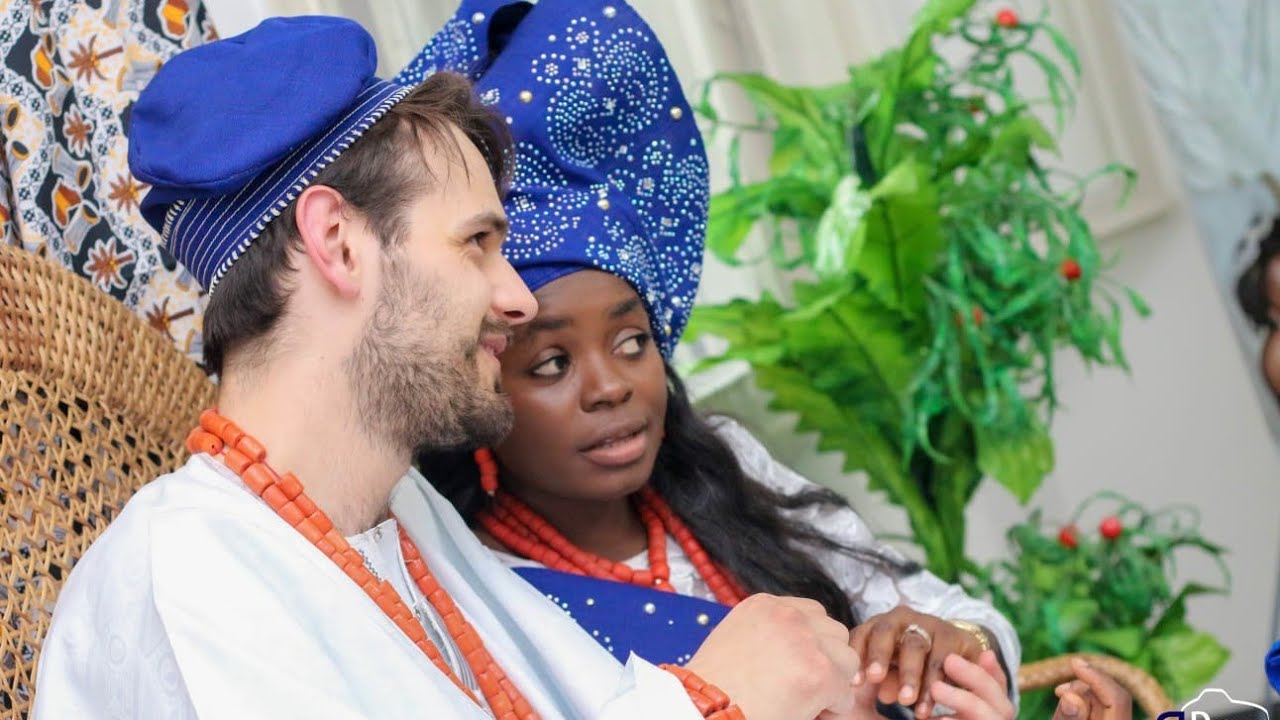 Mariage Coutumier Africain un Pilote épouse un Médecin... Mixed Couple must respect tradition