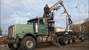 LOGGING TRUCKS #37 - SELF LOADING LOG TRUCKS. Western Star Loads Trailer. New & Old Spotting