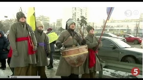 100-річчя з Дня Соборності: живий ланцюг на мосту Патона / включення