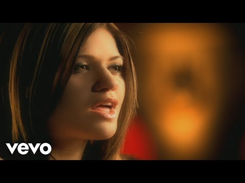 Kelly Clarkson - A Moment Like This