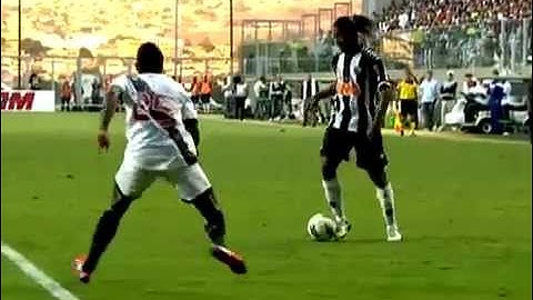 12/08/2012 - Ronaldinho Gaúcho skills habilidades Atlético MG x Vasco Brasileirão 2012