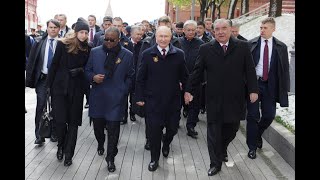 Эмомали Рахмон и Владимир Путин возложили цветы к Могиле Неизвестного солдата