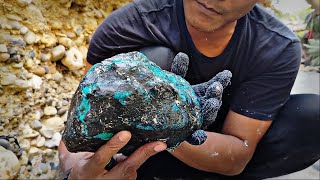 Download Lagu JE LEEFT MAAR ÉÉN KEER IN JE LEVEN - JE KUNT DE GROOTSTE BLAUWE KRISTALLEN STEEN VINDEN IN EEN GO... MP3