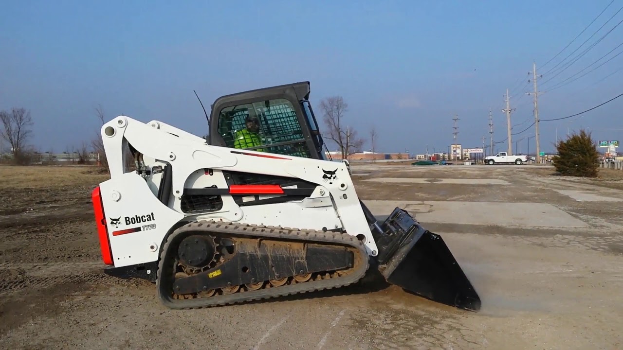 Bobcat t. Bobcat t770. Bobcat 770. Бобкэт гусеничный т770. Погрузчик Bobcat 770.