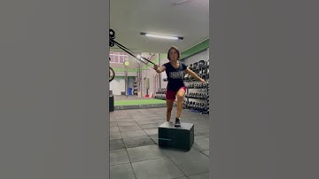 Remada unilateral com subida na caixa/step