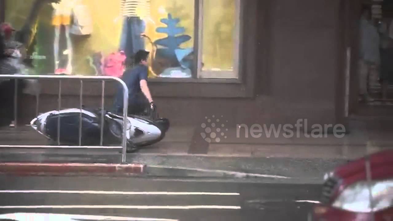 Super typhoon Dujuan sweeps Taiwan