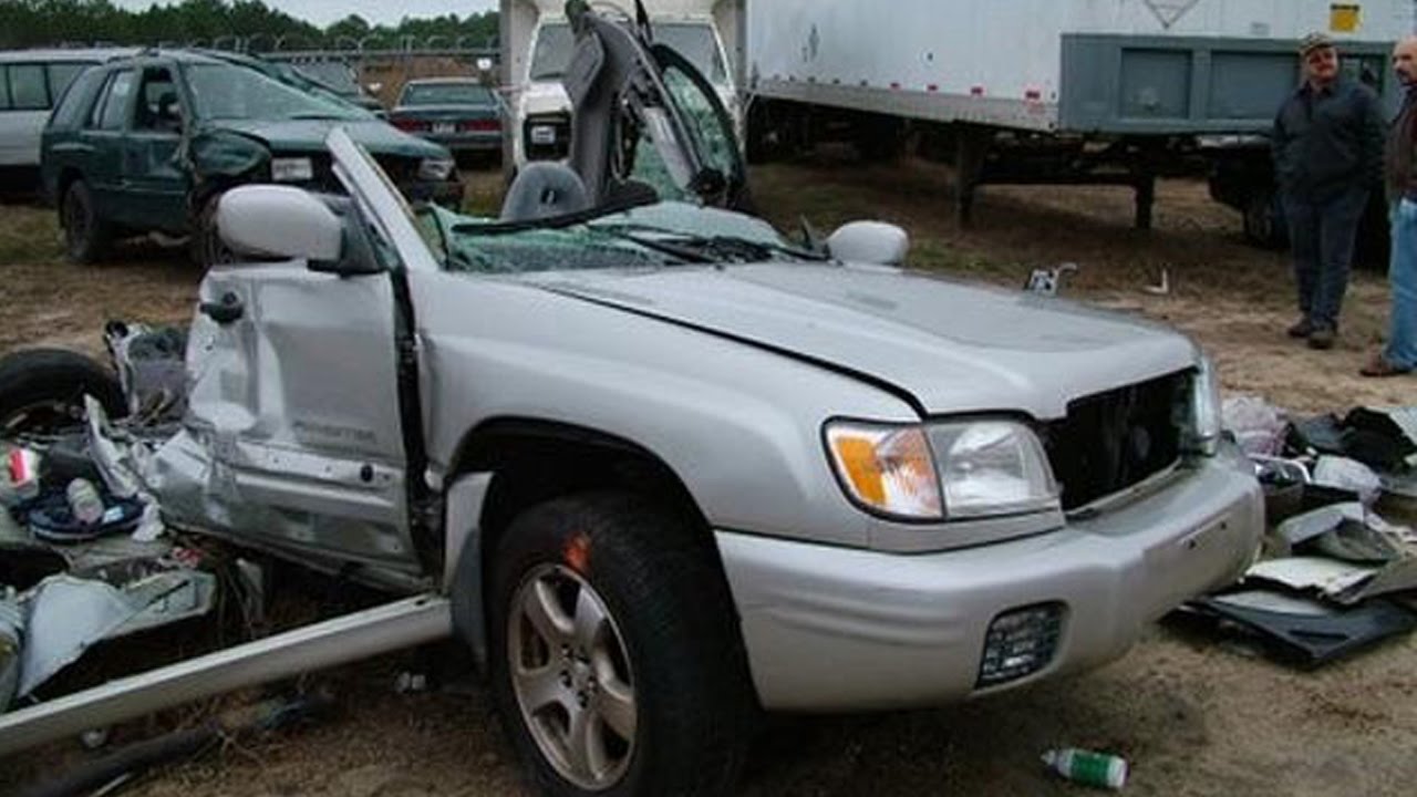 Latest Car Accident of Subaru Tribeca Road Crash Compilation