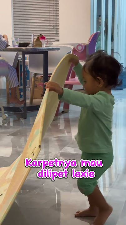 LEXIE DICAKAR KIMOY LANGSUNG NANGIS , LAGI MINDAHIN KARPET #leika #shorts #viral