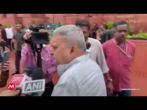 "Aap godi media ka aadmi hey.." Kalyan Banerjee confronts reporter| Maktoob