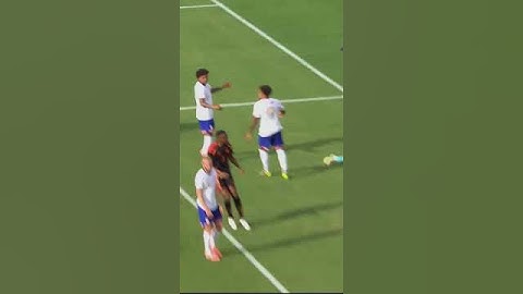Rafael Santos Borré doubles Colombia's lead in 𝐒𝐓𝐘𝐋𝐄 🚲