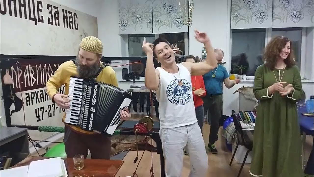 дети музыканты. музыка песня смех. красивая девушка dj. музыкальные инструменты для детей. песня смех.