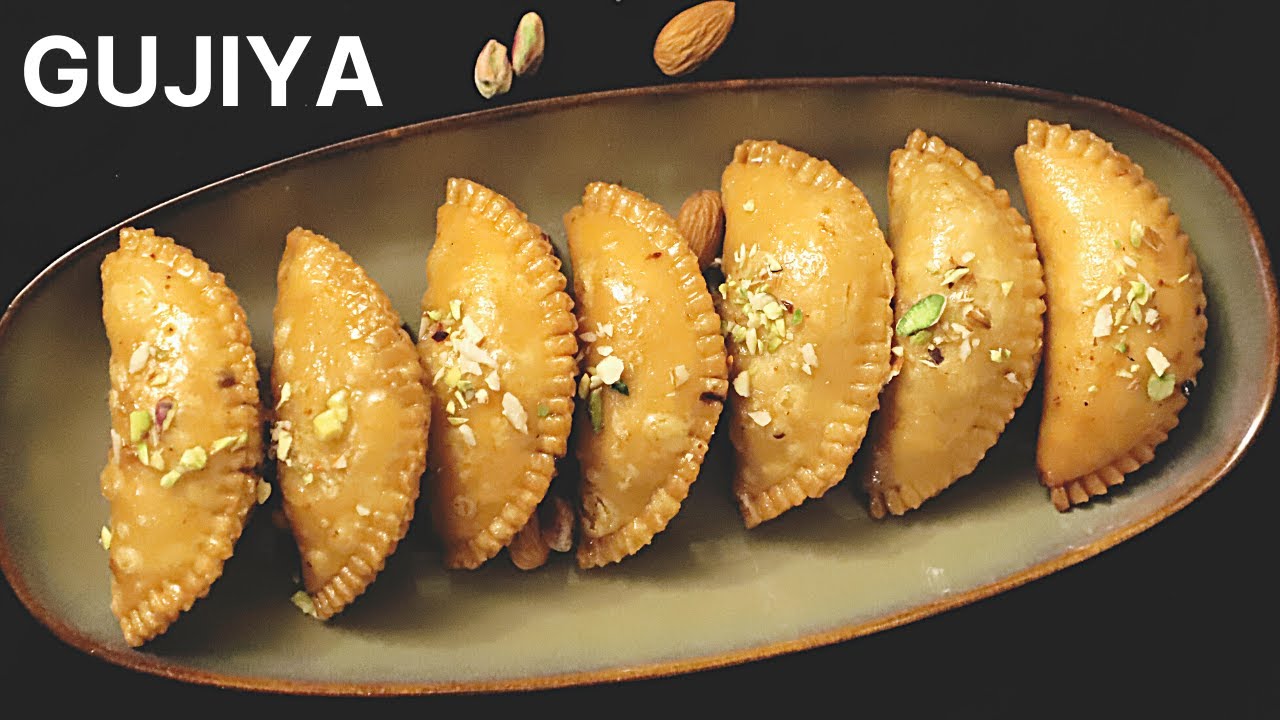 Gujiya Recipe | Mawa Gujiya Banane Ki Recipe| Gujia Sweet | Karanji Recipe with Suji and coconut | Chilli & Chai By Arti Dara