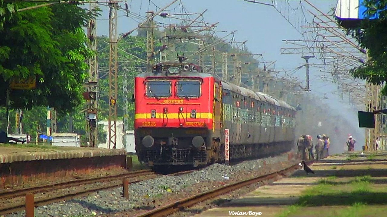 Speeding WAP-4 Haldia - Chennai Central Sangrami Superfast thrashes ...