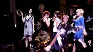 Cyndi Lauper & Erasure - Take A Chance On Me (Live)