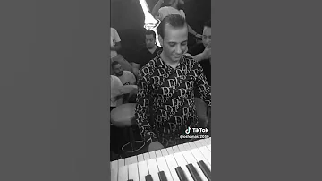 شوف أحمد عامر لما يكون رايق مع مزمار القشاش محمد اوشا 