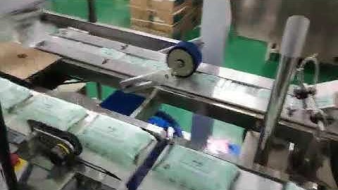 Wet Wipe Lid Applicator With Delta Robot