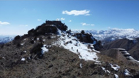 Pevnost Smbataberd z dronu 2 (Arménie) - Smbataberd fortress frome drone 2 (Armenia).