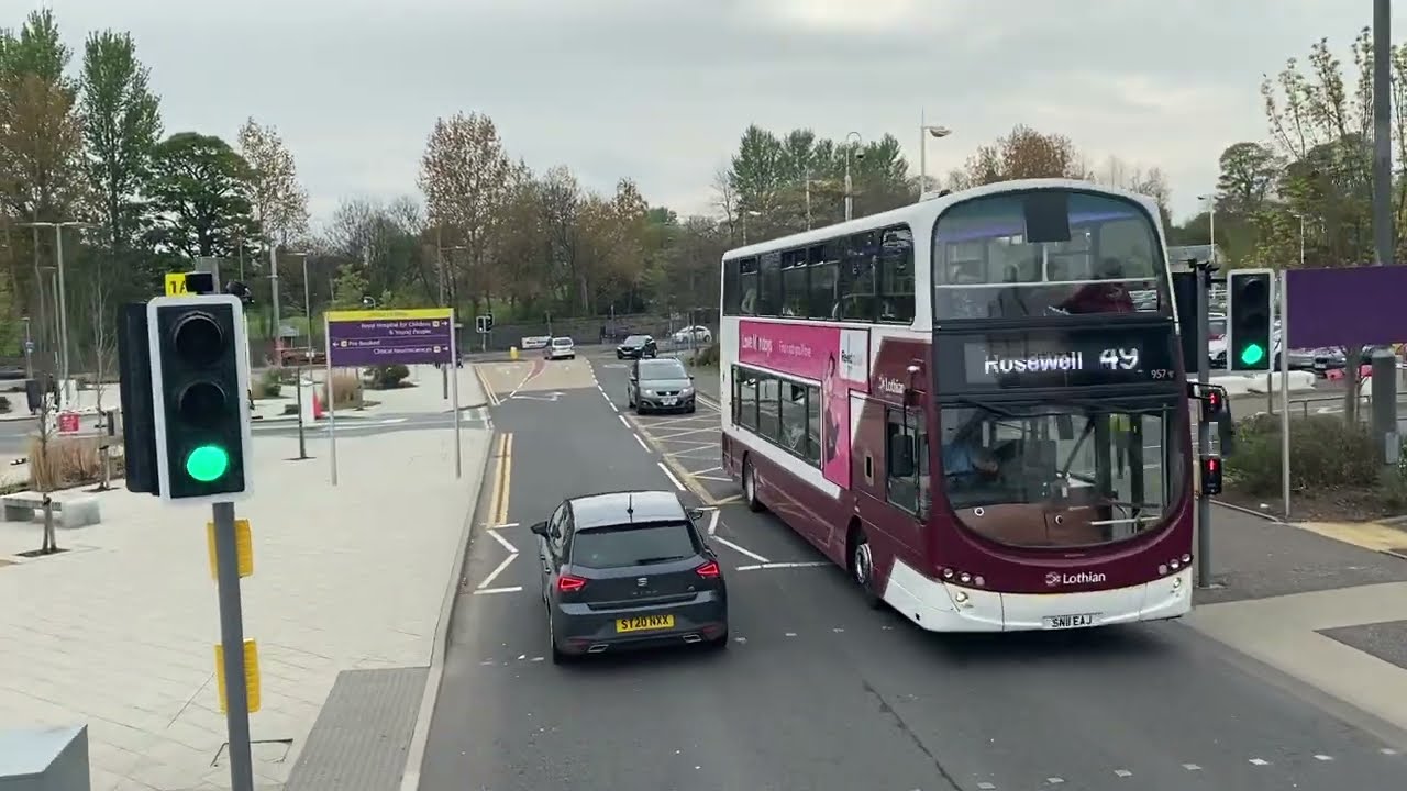 Lothian Buses Route 33: Millerhill - Wester Hailes (622)