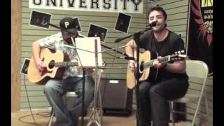 Miniatura de vídeo de "Empty Apartment -- Oscar Isaac -- Empire Music Open Mic 7-15-11"