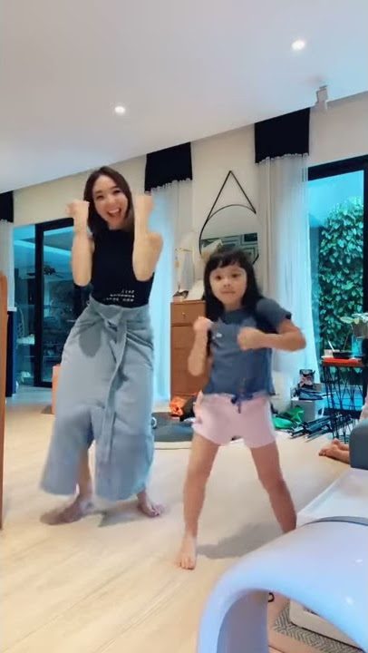 ibu dan anak joget bareng anjay