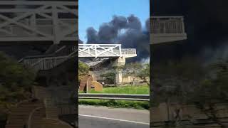 حريق مهول ودخان كثيق على الطريق السيار. #حرائق #incendie #incroyable