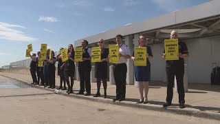 United Airlines flight attendants ready to 'clip their wings' as potential strike looms