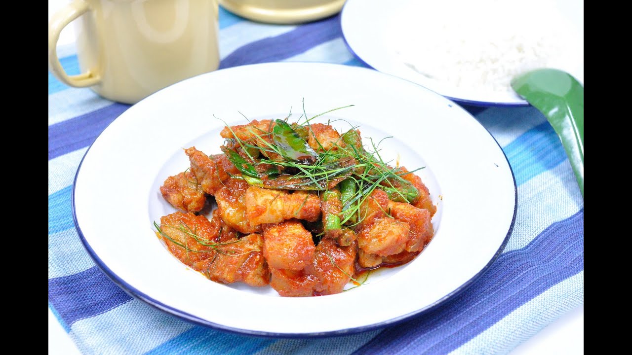 หมูสามชั้นผัดพริกแกงถั่วฝักยาว