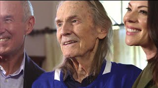Gordon Lightfoot's Journey From Orillia To Rock Legend | Hometown Hockey