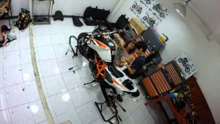 Aaron Colton's KTM DUKE 690 Stunt Bike build in 20 seconds