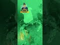 Краб-повар готовит ужин прямо под водой