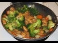 Camarones con brocoli - comida china.