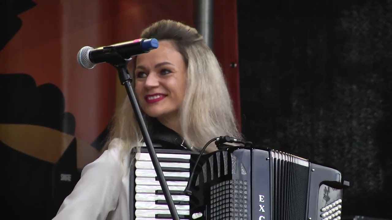BEGGIN Måneskin Jekaterina Semenova (accordion), Marina Štsigorets-Sokolova (saxophone)