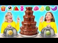 Tantangan Fondue Air Mancur Cokelat | Pertempuran Makanan Epik Super Hyper DO