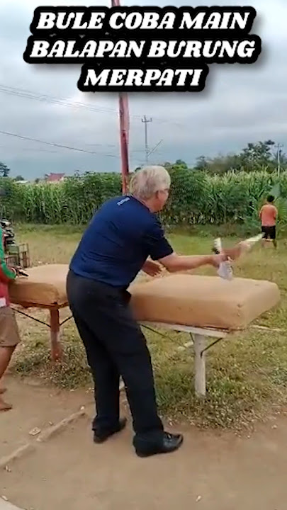 REACTION OF FOREIGNERS TRYING PIGEON RACING FOR THE FIRST TIME IN INDONESIA