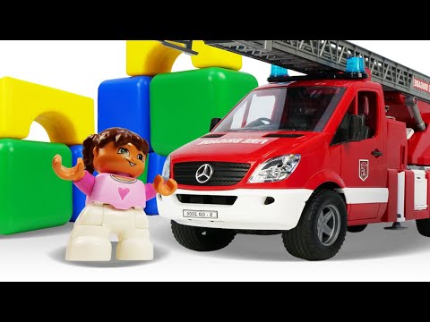 Le camion de pompiers éteigne l'incendie dans la maison LEGO. Vidéos avec les voitures pour enfants.