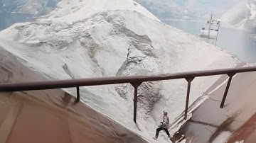 The Complete Process Of Unloading A Huge Block Of Phosphate Rock! Unloading Is Very Difficult!